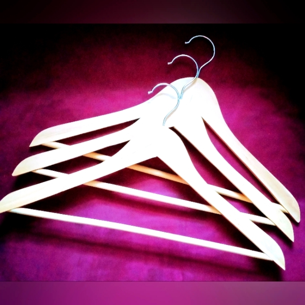🤎 Set of 3 Blonde Wood Clothes Hangers